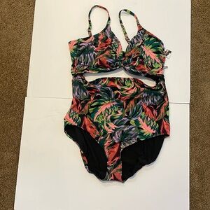 Time & Tru plus size one piece bathing suit, adjustable straps, size 3X NWT
